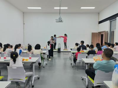 學(xué)校舉辦 “涵養(yǎng)優(yōu)良家風(fēng),護(hù)航子女健康成長(zhǎng)” 家庭教育周活動(dòng)